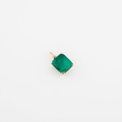 Yellow gold pendant (750) centered with a...