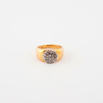 Small ring in yellow and white (750) gold...