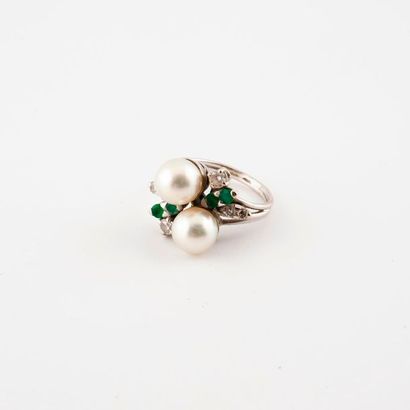 Ring with white gold (750) strings set with...