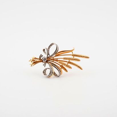 Brooch in yellow and white gold (750) and...