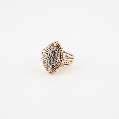 Shuttle ring in rhodium-plated yellow gold...