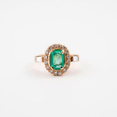 A yellow gold (750) daisy ring centered on...