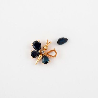 Pendant in yellow gold (750) in the shape...