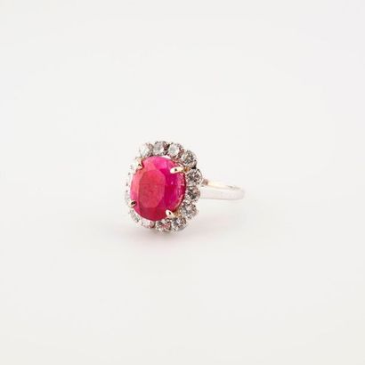 Platinum ring (850) centered on an opaque...