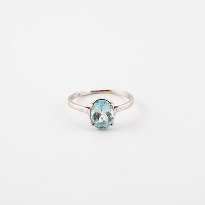 White gold ring (750) set with a small facetted...