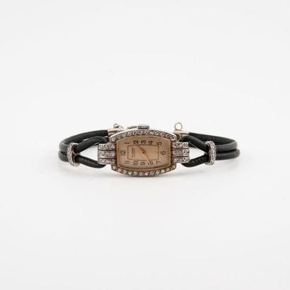 UNIVERSAL, Genève


Ladies' wristwatch. 

Platinum...