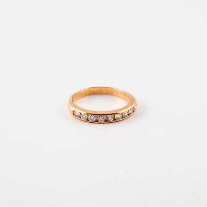 Half American wedding band in yellow gold...