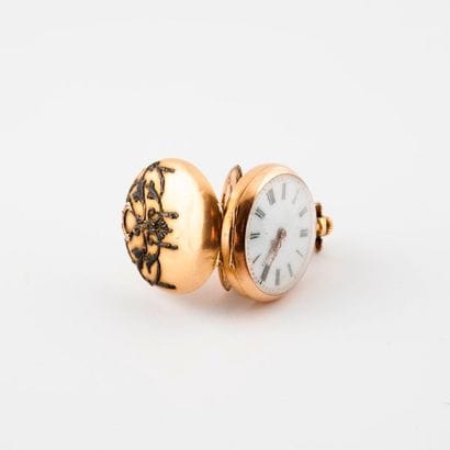 Yellow gold (750) collar watch.

The back...