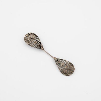 Epingle de revers en argent (min. 800) ajouré...