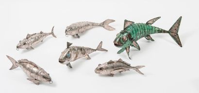 Ensemble de six poissons articulés :

- cinq...