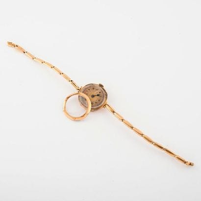 Lady's watch in yellow gold (750).

Round...