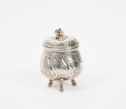 Small silver sugar bowl (min. 800) in the...