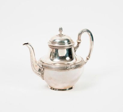 Allemagne


Silver teapot (min. 800) with...