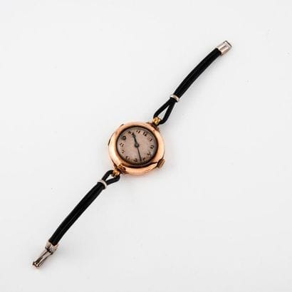 Ladies' wristwatch. 

Round case in yellow...