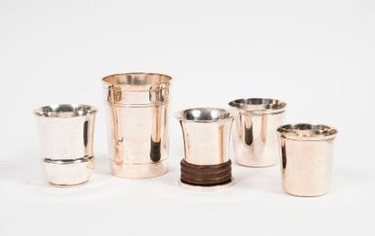 Five timpani of various sizes:

- one in...