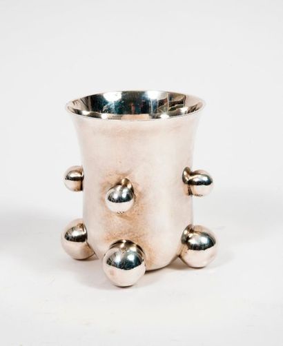 MARCIAL BERRO


Flared silver-plated metal...