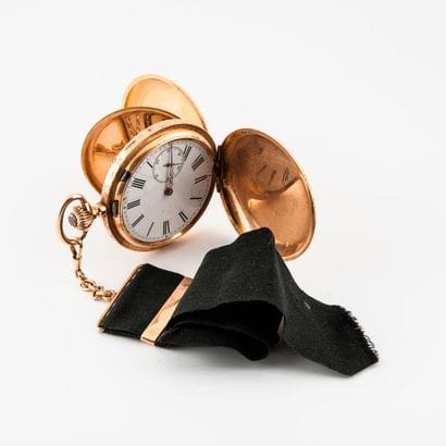 Soap gusset watch in yellow gold (585).

Front...
