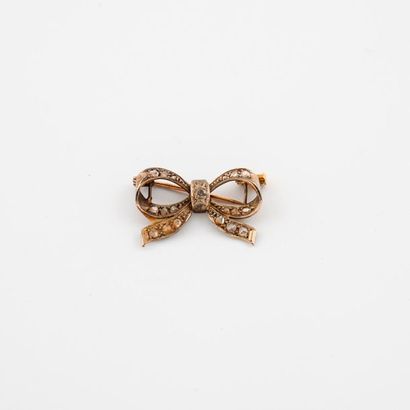 Petite broche noeud en or gris (750) ornée...