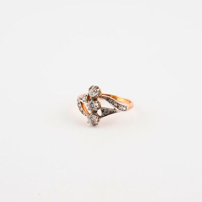 Bague en or jaune (750) et platine (850)...