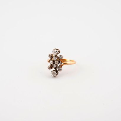 Bague en ors jaune et gris (750) ornée de...