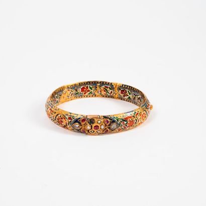 Bracelet jonc ouvrant en or jaune (750) fourré...