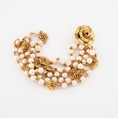 CHANEL


Bracelet à cinq rangs de perles...