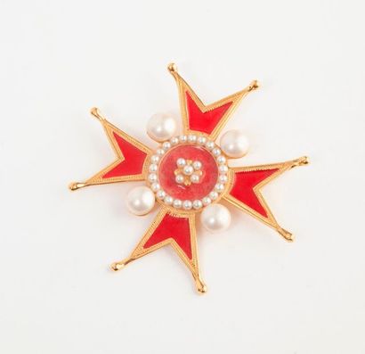 CHANEL


Broche croix en métal doré émaillée...