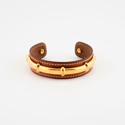 HERMES


Bracelet jonc en cuir marron et...