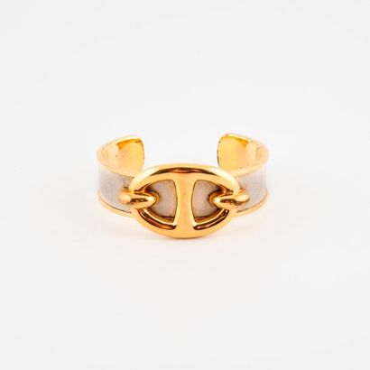 HERMES


Bracelet en cuir blanc et métal...