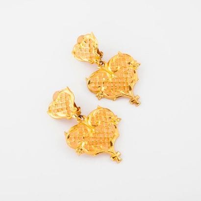 Christian LACROIX


Paire de pendants d'oreille...