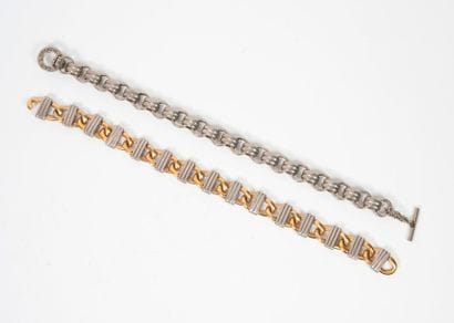 Guy LAROCHE, 


Lot de deux colliers fantaisie,...