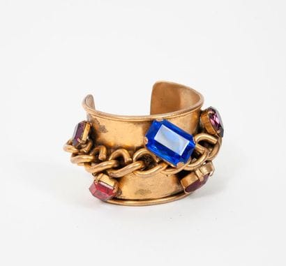 Bracelet manchette en métal doré orné de...