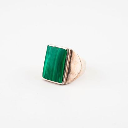 Bague chevalière en argent (800) retenant...