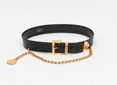 CHANEL


Ceinture de dame en cuir noir d'agneau...