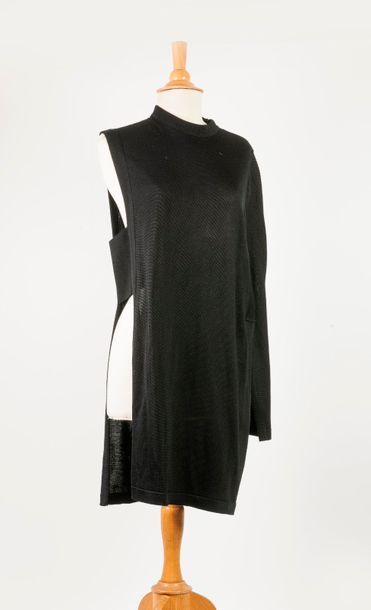 GIVENCHY,


Tunique noire en viscose et coton...