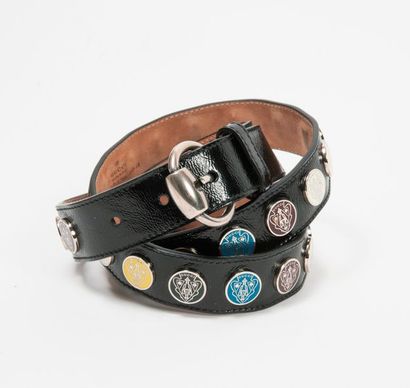 GUCCI


Ceinture en cuir noir verni orné...