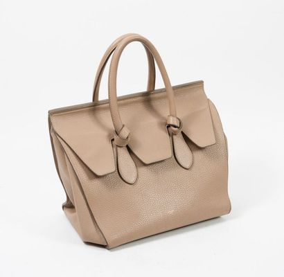 CELINE, Tie

Sac à main en cuir grainé taupe.
Intérieur...