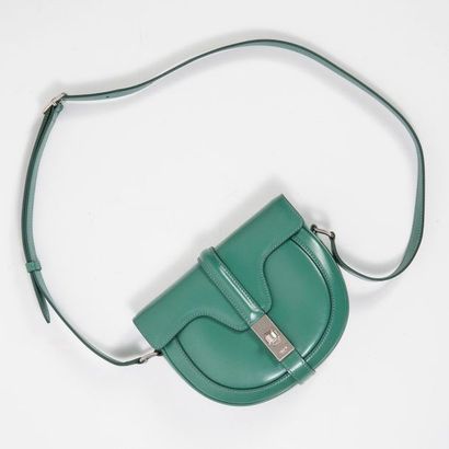 CELINE, 16


Sac besace, petit modèle, en...