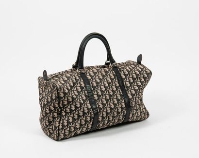 Christian Dior,

Petit sac de voyage en toile...
