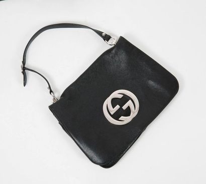 GUCCI


Sac à main en cuir noir à une anse...