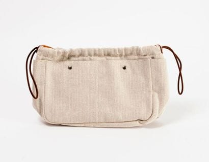 HERMES Paris


Trousse de toilette en tissus...