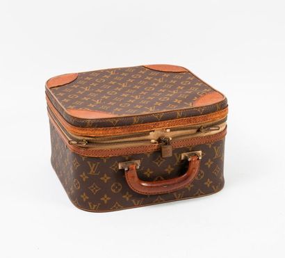 LOUIS VUITTON

Valisette en toile Monogram...