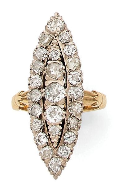 Important marquise ring in yellow and white...
