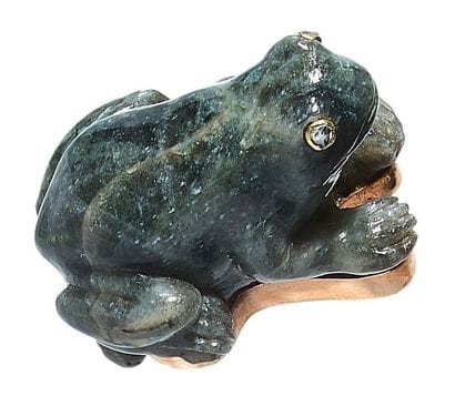 FABERGE
Brooch in the shape of a frog in...