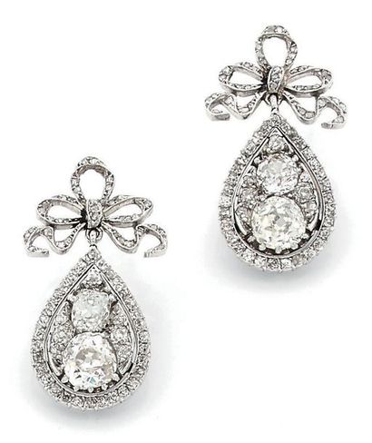 Pair of earrings in white gold (750) and...