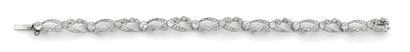 Articulated platinum bracelet (850) with...