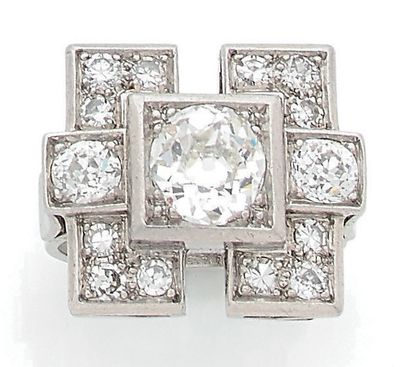 Platinum signet ring (850), the H-shaped...