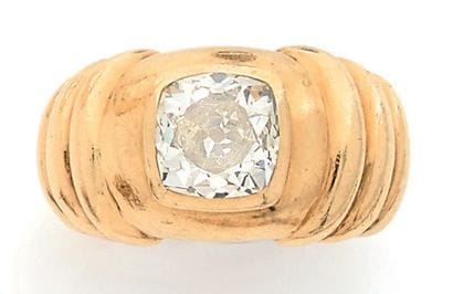 Yellow gold ring (750) with three gadroons...