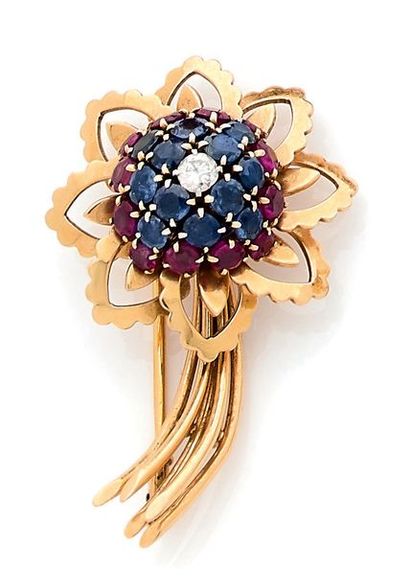 MAUBOUSSIN Paris
Flower lapel clip in yellow...