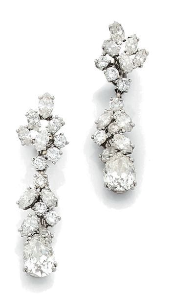 CHAUMET Paris
Élégante paire de clips d'oreilles...